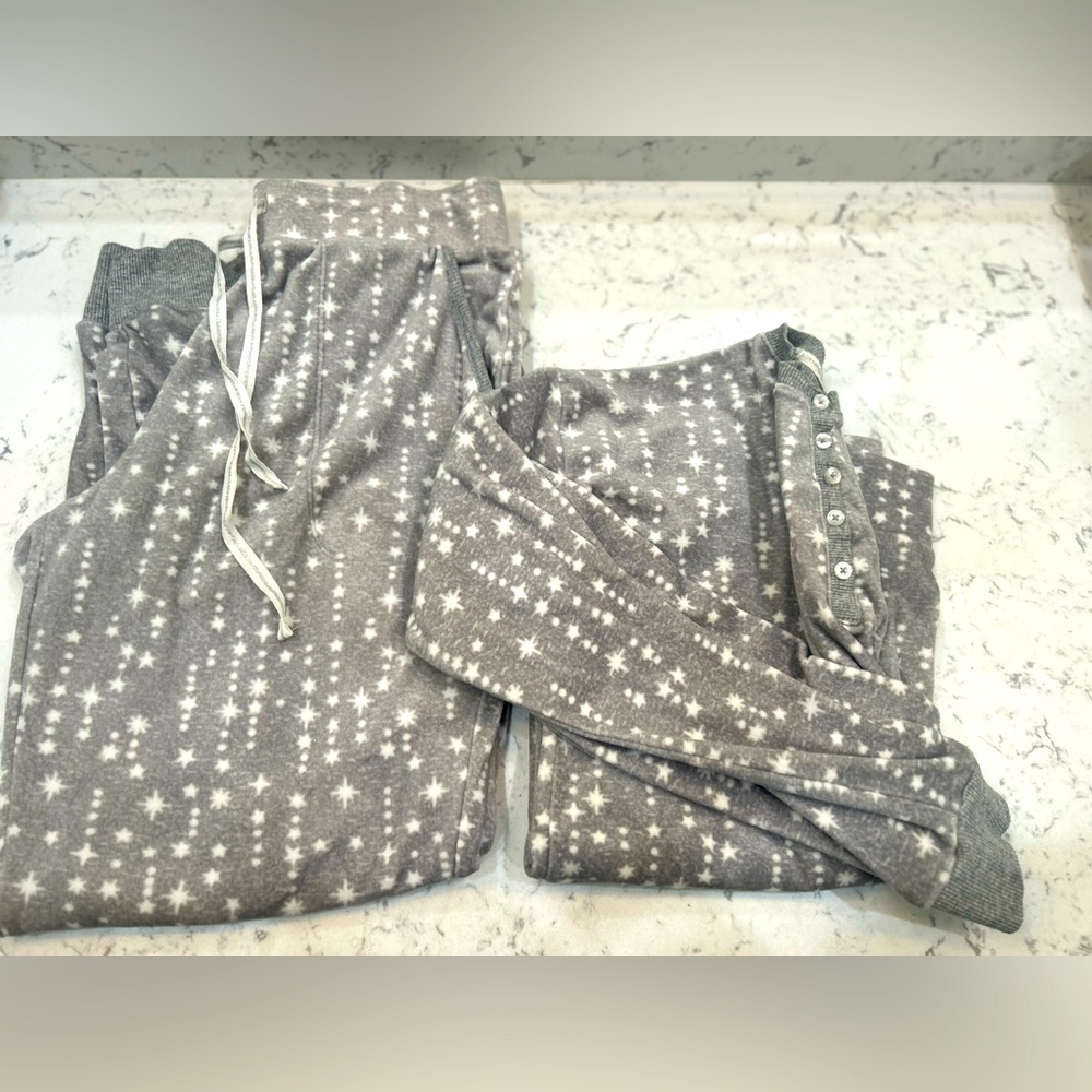 NWOT Fleece Gray Star Print Pajama Set